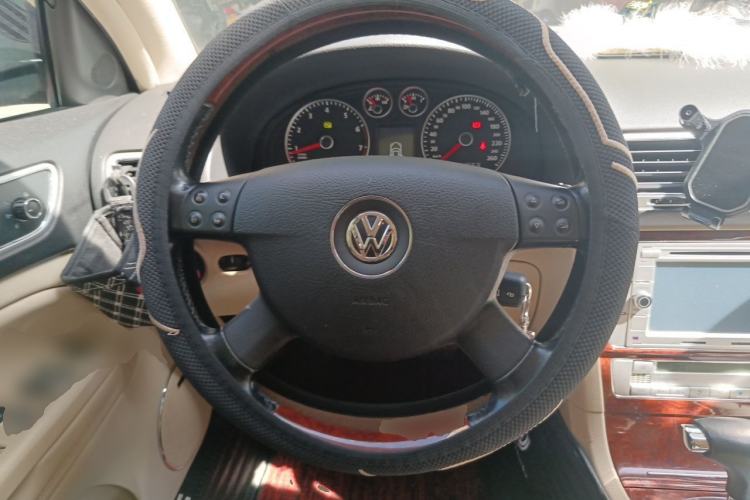 Used Volkswagen Passat 2009 1.8T Automatic Luxury Edition Steering Wheel