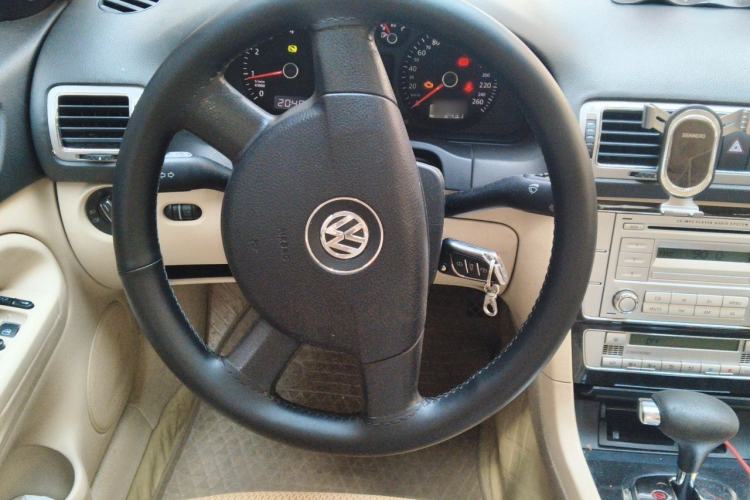 Used Volkswagen Passat 2009 2.0L MFI Automatic Luxury Edition Steering Wheel