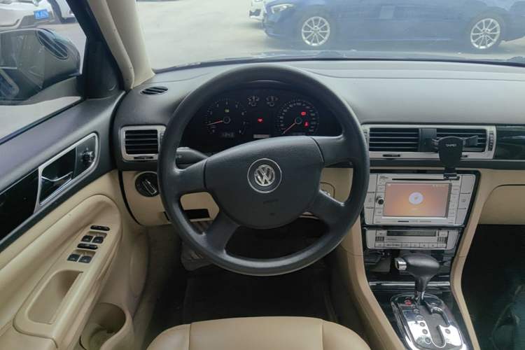 Used Volkswagen Passat 2009 1.8T Automatic Luxury Edition Steering Wheel