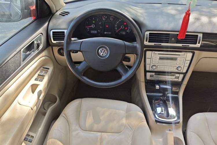 Used Volkswagen Passat 2009 2.0L MFI Automatic Luxury Edition Steering Wheel