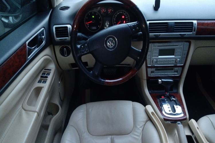 Used Volkswagen Passat 2009 1.8T Automatic Luxury Edition Steering Wheel