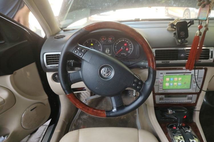 Used Volkswagen Passat 2009 1.8T Automatic Luxury Edition Steering Wheel