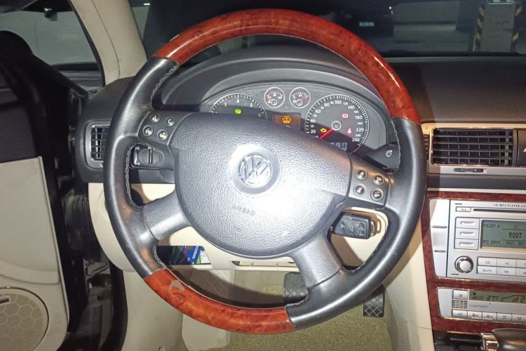 Used Volkswagen Passat 2009 1.8T Automatic Luxury Edition Steering Wheel