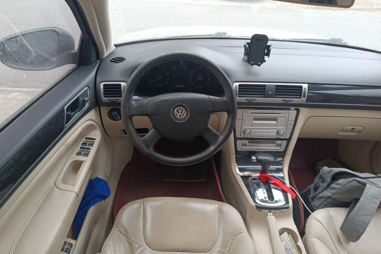 Used Volkswagen Passat 2009 2.0L MFI Automatic Luxury Edition Steering Wheel