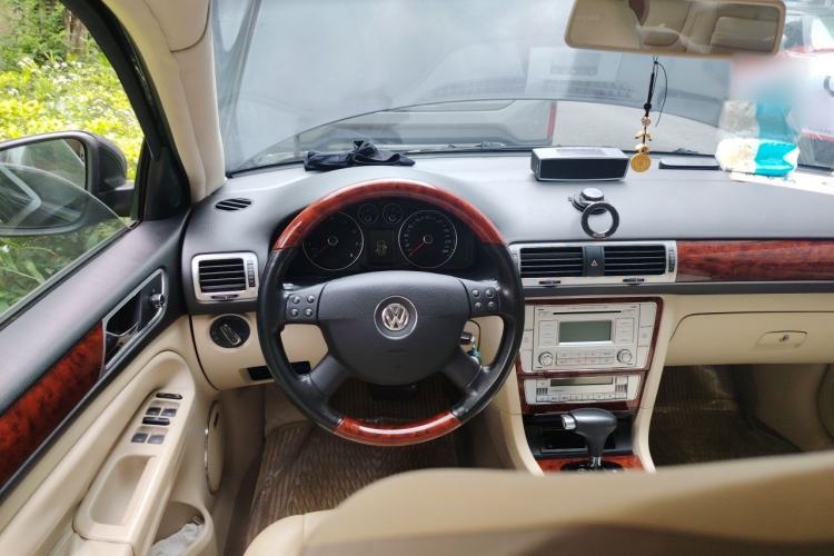 Used Volkswagen Passat 2009 1.8T Automatic Luxury Edition Steering Wheel