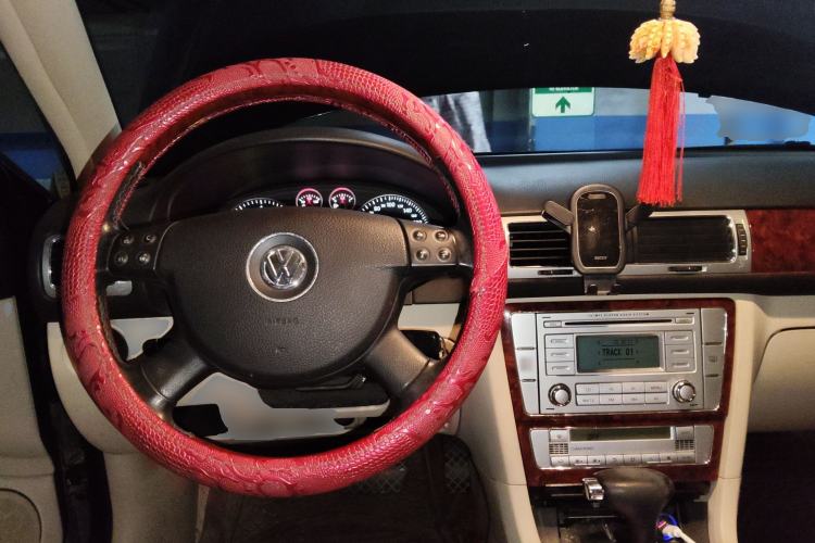 Used Volkswagen Passat 2009 1.8T Automatic Luxury Edition Steering Wheel