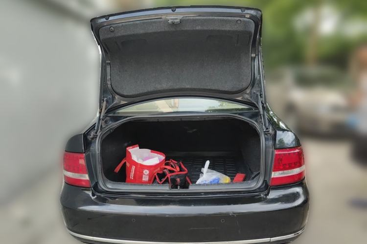Used Volkswagen Passat 2009 2.0L MFI Automatic Luxury Edition Trunk