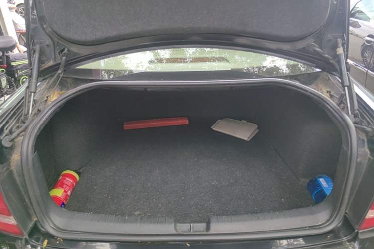 Used Volkswagen Passat 2009 1.8T Automatic Luxury Edition Trunk