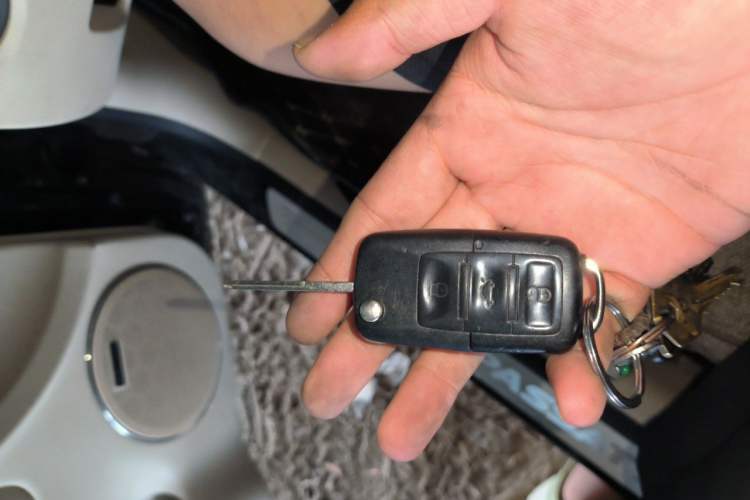 Used Volkswagen Passat 2009 1.8T Automatic Luxury Edition Vehicle Key