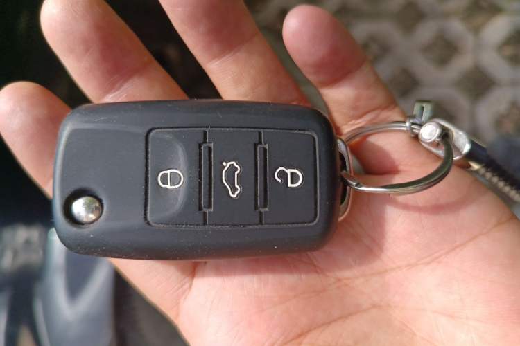 Used Volkswagen Passat 2009 1.8T Automatic Luxury Edition Vehicle Key
