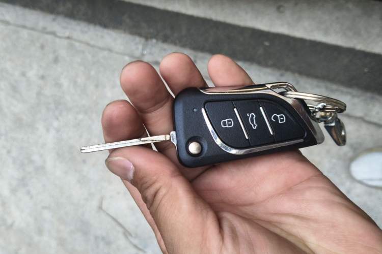 Used Volkswagen Passat 2009 2.0L MFI Automatic Luxury Edition Vehicle Key