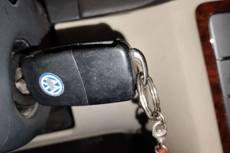 Used Volkswagen Passat 2009 1.8T Automatic Luxury Edition Vehicle Key