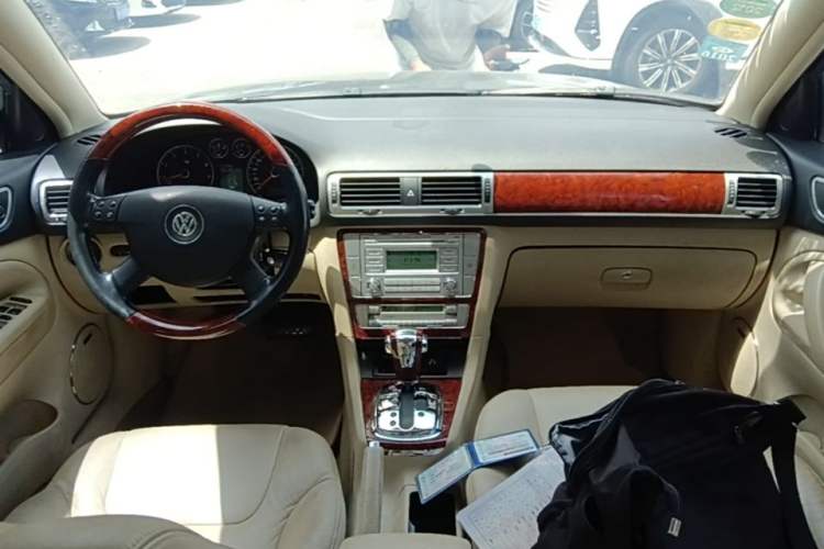 Used Volkswagen Passat 2009 1.8T Automatic Luxury Edition Center Console