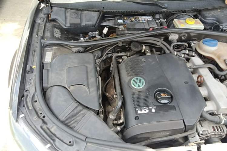 Used Volkswagen Passat 2009 1.8T Automatic Luxury Edition Engine Bay Right