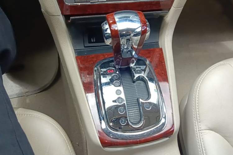 Used Volkswagen Passat 2009 1.8T Automatic Luxury Edition Gear Lever