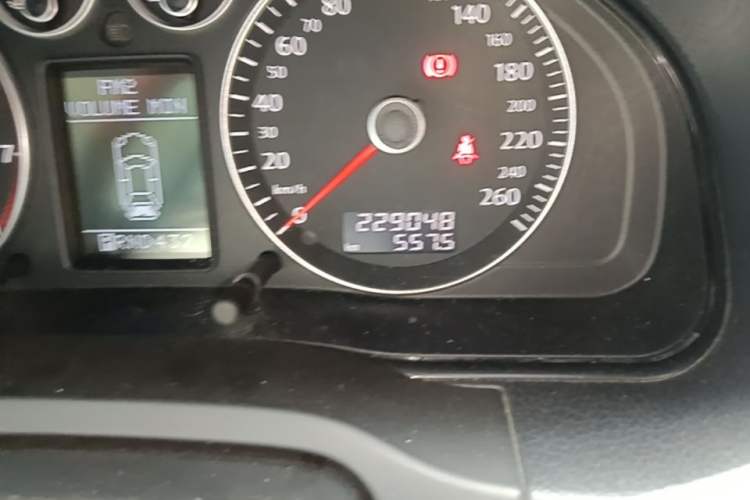 Used Volkswagen Passat 2009 1.8T Automatic Luxury Edition Odometer Close Up