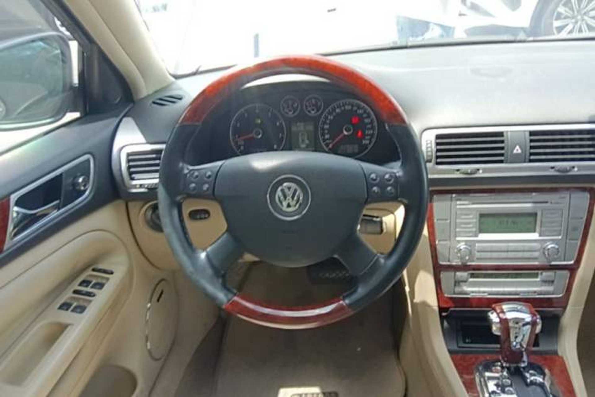 Used Volkswagen Passat 2009 1.8T Automatic Luxury Edition Steering Wheel