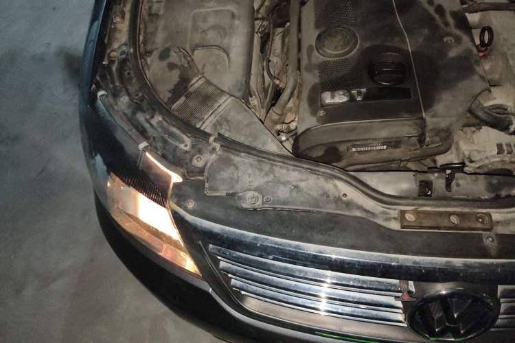 Used Volkswagen Passat 2009 1.8T Automatic Luxury Edition Engine Bay Right