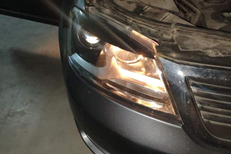Used Volkswagen Passat 2009 1.8T Automatic Luxury Edition Right Front Headlight
