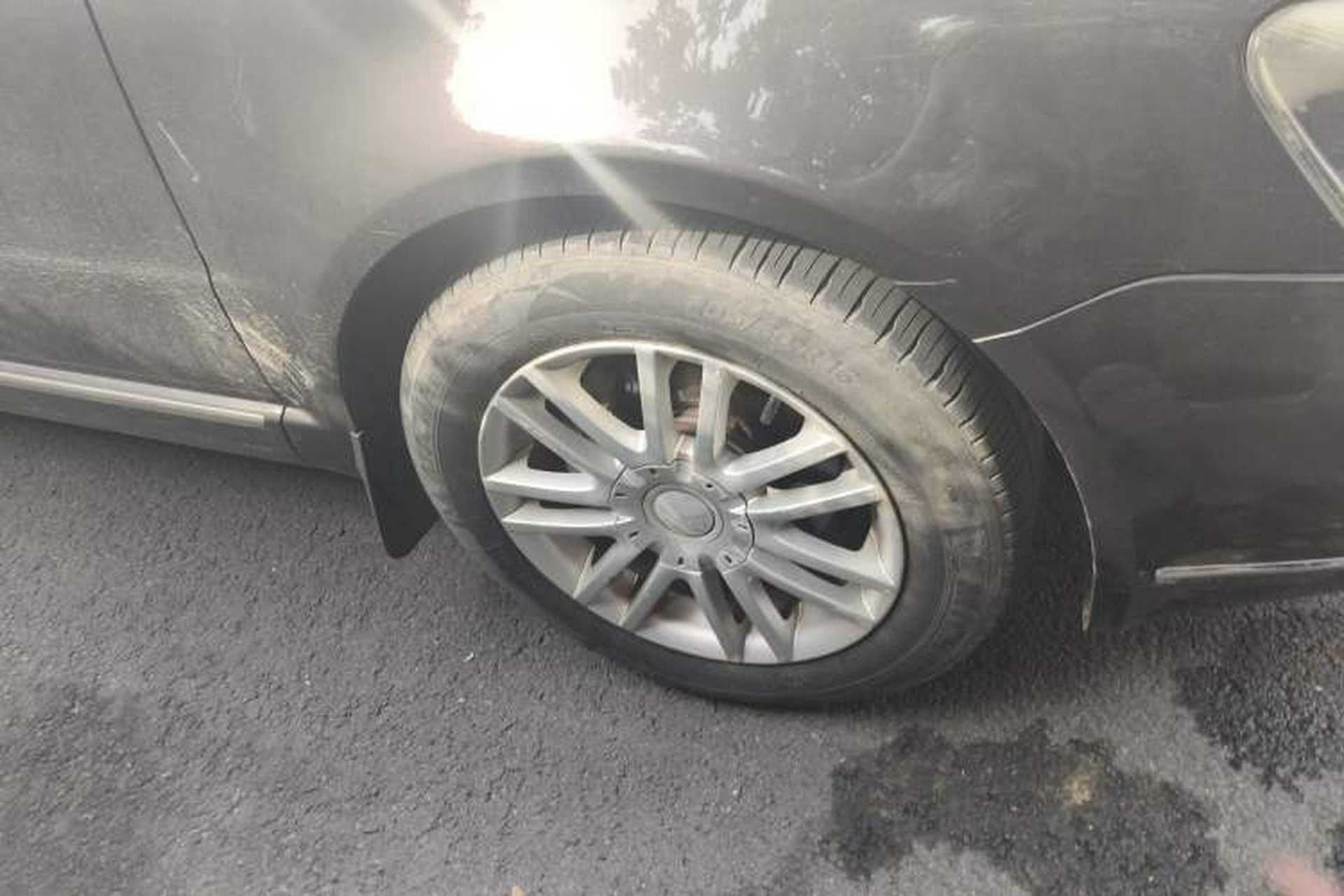 Used Volkswagen Passat 2009 1.8T Automatic Luxury Edition Right Front Wheel Hub