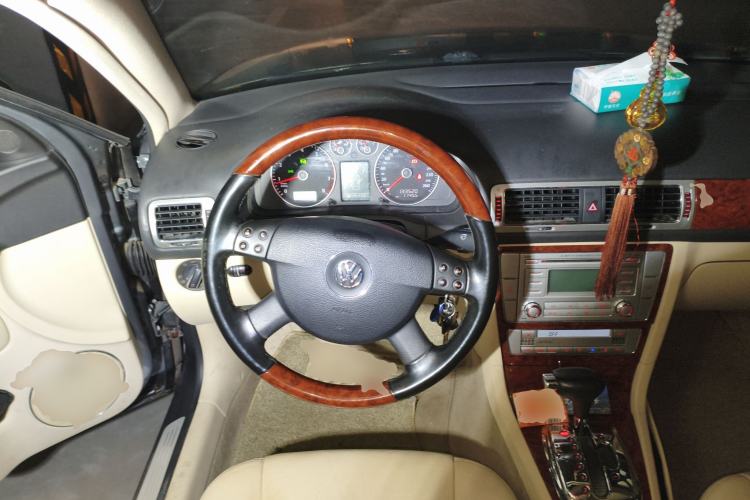 Used Volkswagen Passat 2009 1.8T Automatic Luxury Edition Steering Wheel
