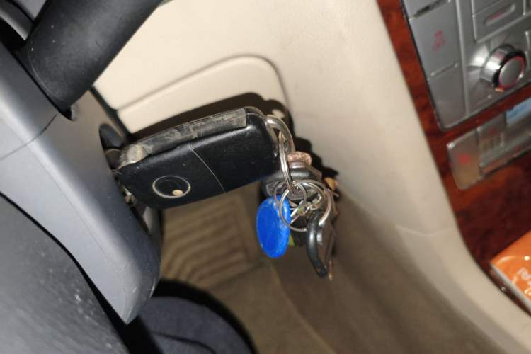 Used Volkswagen Passat 2009 1.8T Automatic Luxury Edition Vehicle Key
