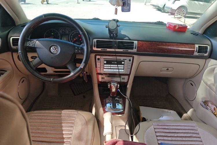 Used Volkswagen Passat 2009 1.8T Automatic Zunjie Model Center Console
