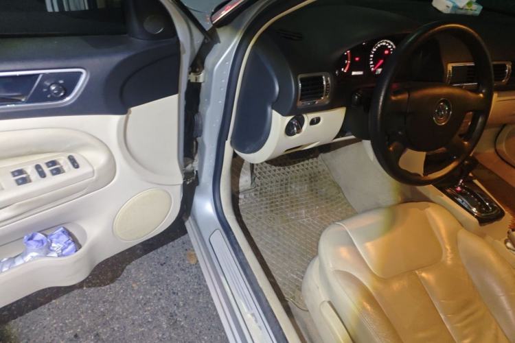 Used Volkswagen Passat 2009 2.0L MFI Automatic Luxury Edition Driver Seat
