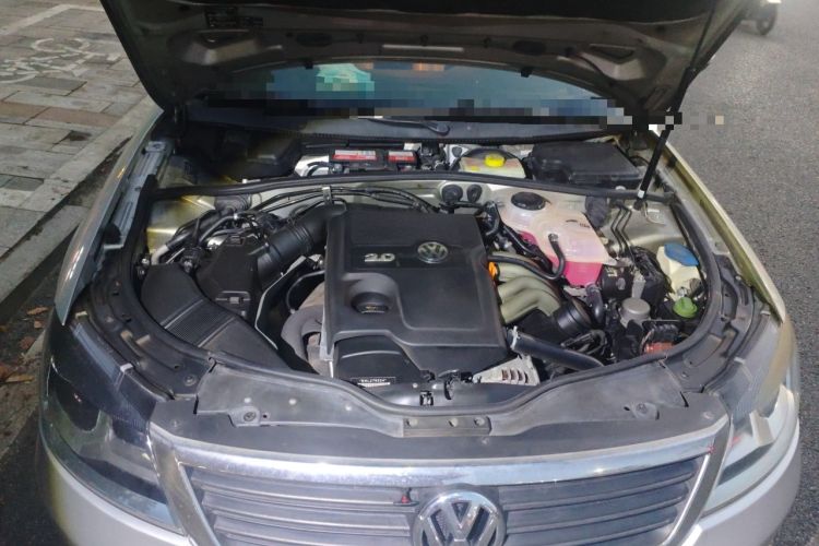 Used Volkswagen Passat 2009 2.0L MFI Automatic Luxury Edition Engine Bay