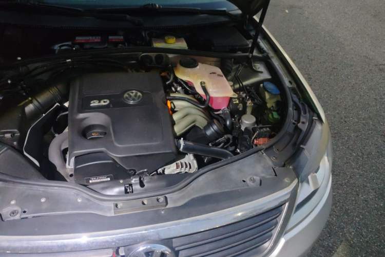 Used Volkswagen Passat 2009 2.0L MFI Automatic Luxury Edition Engine Bay Left