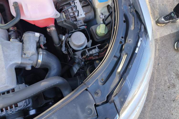 Used Volkswagen Passat 2009 1.8T Automatic Prestige Model Engine Bay Left