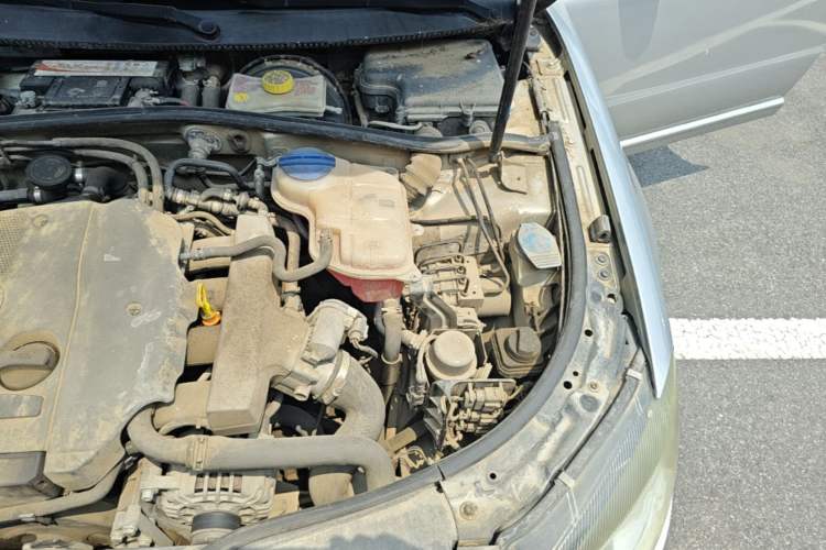 Used Volkswagen Passat 2009 1.8T Automatic Luxury Edition Engine Bay Left