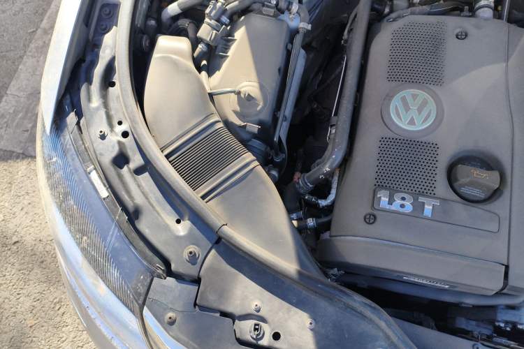 Used Volkswagen Passat 2009 1.8T Automatic Prestige Model Engine Bay Right