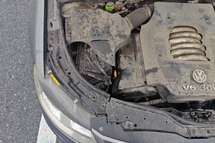 Used Volkswagen Passat 2009 2.8L V6 Automatic Supreme Edition Engine Bay Right