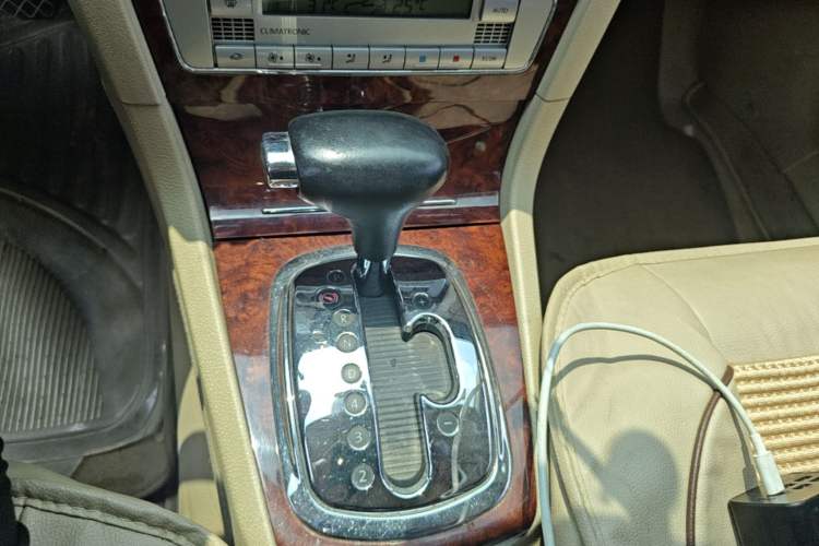Used Volkswagen Passat 2009 1.8T Automatic Luxury Edition Gear Lever