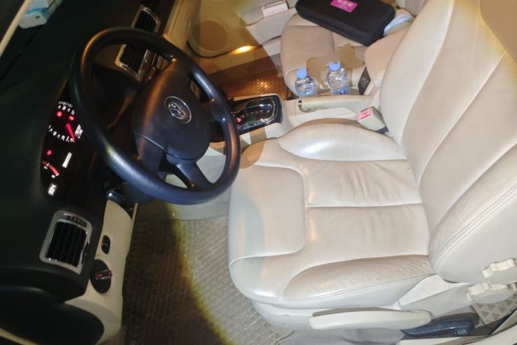 Used Volkswagen Passat 2009 2.0L MFI Automatic Luxury Edition Left Front Seat