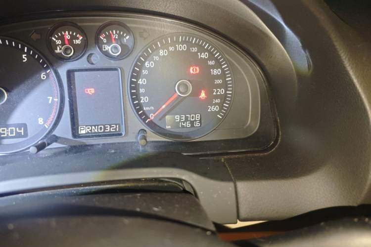 Used Volkswagen Passat 2009 2.0L MFI Automatic Luxury Edition Odometer Close Up
