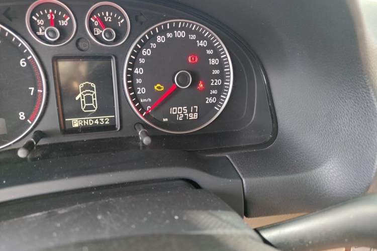 Used Volkswagen Passat 2009 1.8T Automatic Zunjie Model Odometer Close Up