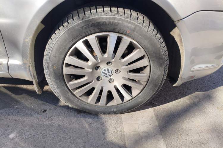 Used Volkswagen Passat 2009 1.8T Automatic Prestige Model Right Front Wheel Hub