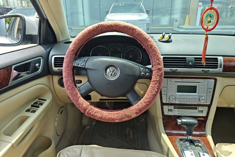 Used Volkswagen Passat 2009 1.8T Automatic Luxury Edition Steering Wheel