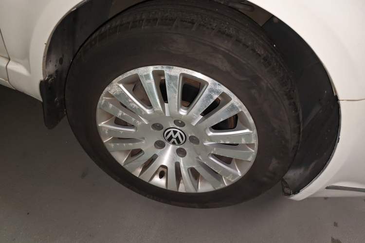 Used Volkswagen Passat 2009 1.8T Automatic Prestige Model Right Front Wheel Hub