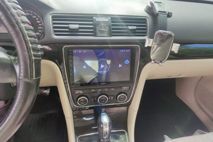 Used Volkswagen Passat 2011 1.8TSI Automatic Prestige Edition Audio And AC Panel