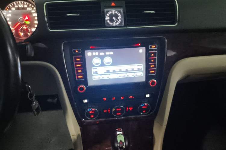 Used Volkswagen Passat 2011 1.8TSI DSG Prestige Edition Audio And AC Panel