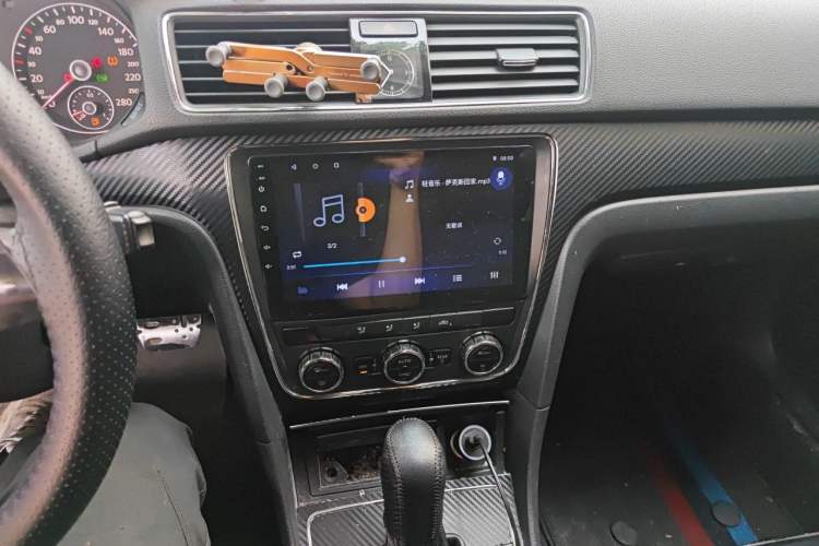Used Volkswagen Passat 2011 1.8TSI Automatic Prestige Edition Audio And AC Panel