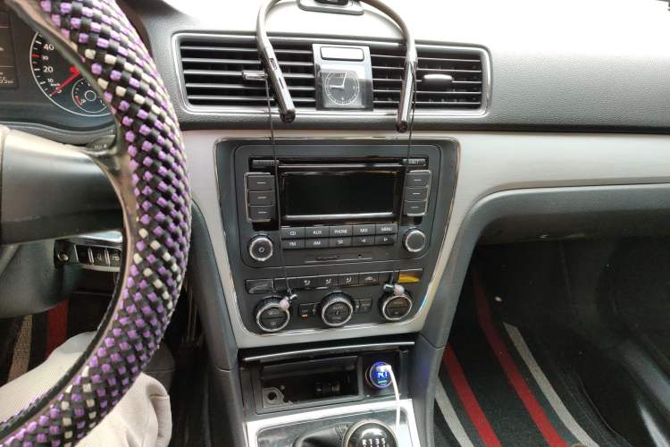 Used Volkswagen Passat 2011 1.4 TSI Manual Luxury Edition Audio And AC Panel