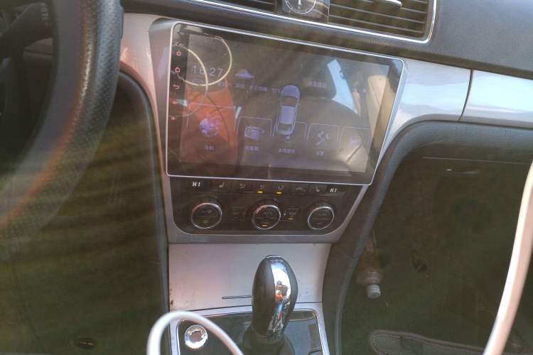 Used Volkswagen Passat 2011 2.0 TSI DSG Premium Edition Audio And AC Panel