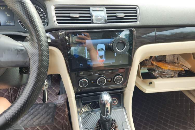 Used Volkswagen Passat 2011 1.4 TSI DSG Prestige Edition Audio And AC Panel