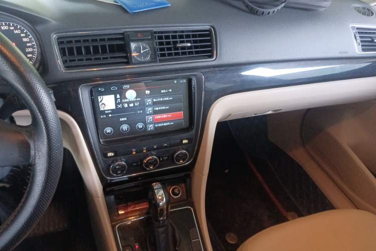 Used Volkswagen Passat 2011 1.8 TSI DSG Prestige Edition Audio And AC Panel