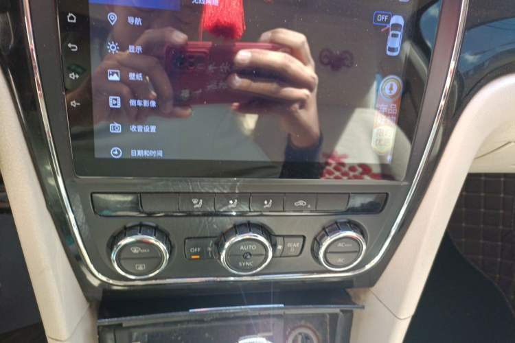 Used Volkswagen Passat 2011 1.8 TSI DSG Prestige Edition Audio And AC Panel