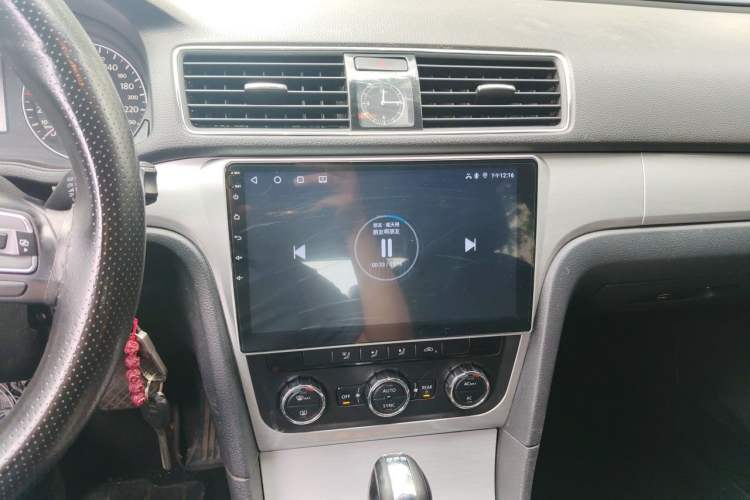 Used Volkswagen Passat 2011 1.8 TSI DSG Prestige Edition Audio And AC Panel